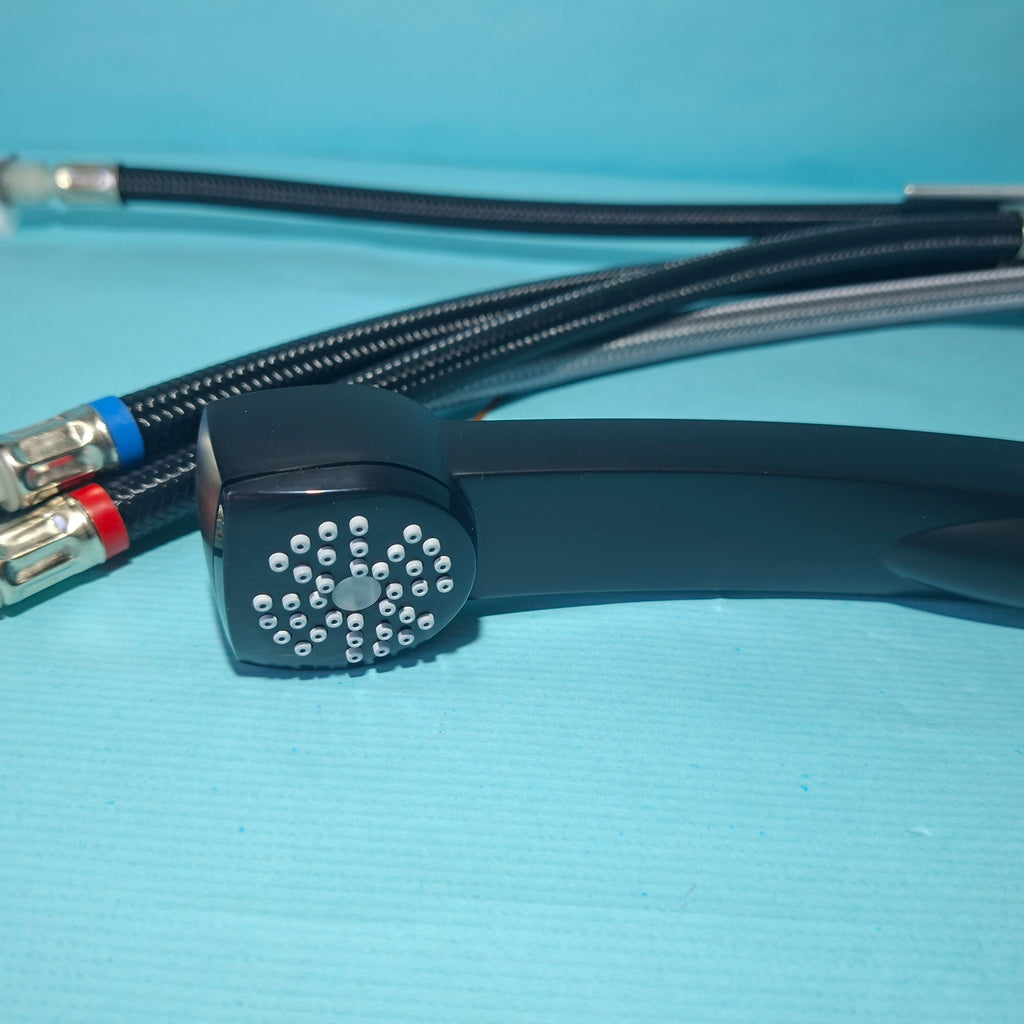 Torneira misturadora giratória com chuveiro extraível Comet Capri Piccina - Preto acetinado com microinterruptor
