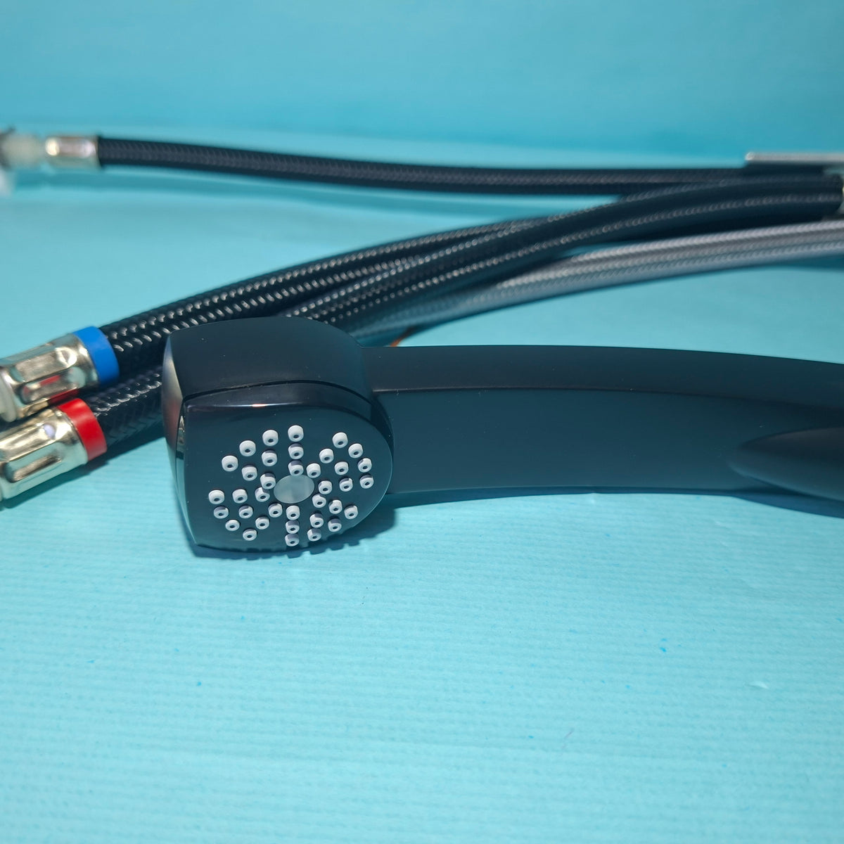 Torneira misturadora giratória com chuveiro extraível Comet Capri Piccina - Preto acetinado com microinterruptor