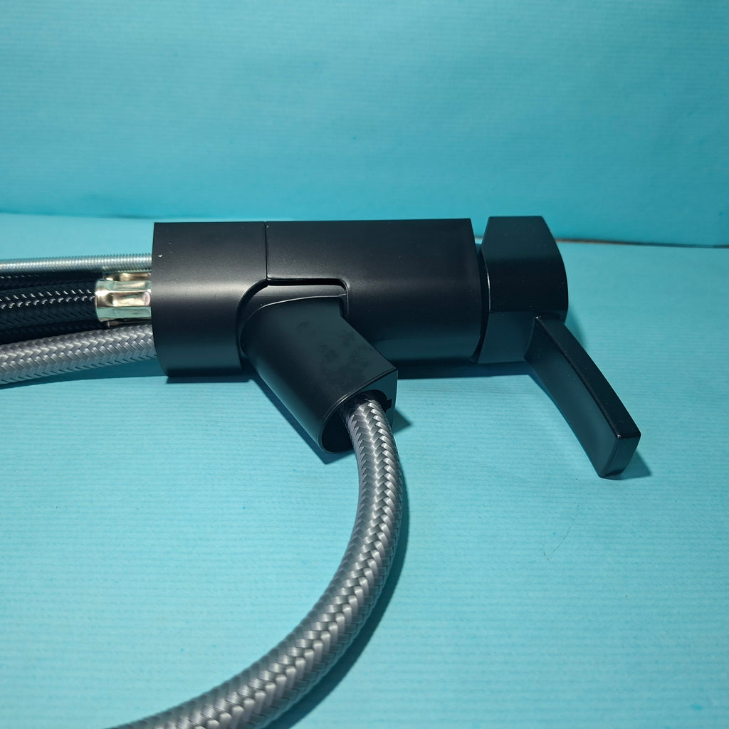 Torneira misturadora giratória com chuveiro extraível Comet Capri Piccina - Preto acetinado com microinterruptor